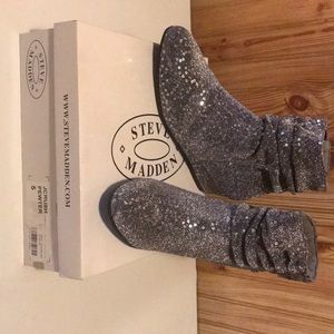 Steve Madden crushed Pewter ankle boots size 5